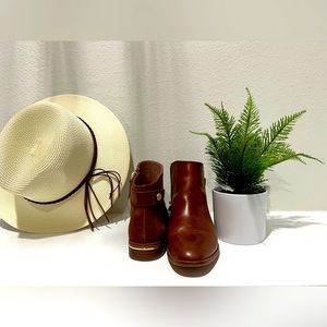 Almond short boots, worn twice